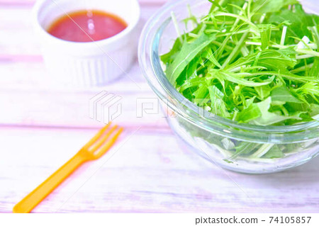 Fresh mizuna salad 74105857