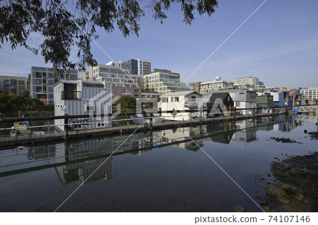 East San Francisco Waterfront Redevelopment: Mission Bay and Mission Creek Houseboats East San Francisco Waterfront Redevelopment: Mission Bay and Mission Creek Houseboats 74107146