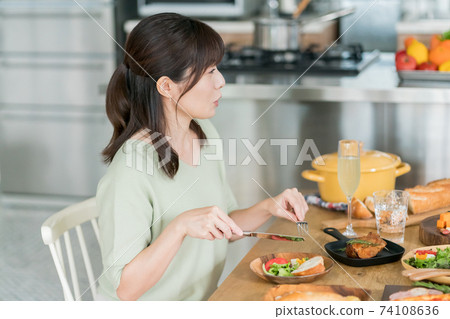 Home party housewife Home party housewife 74108636