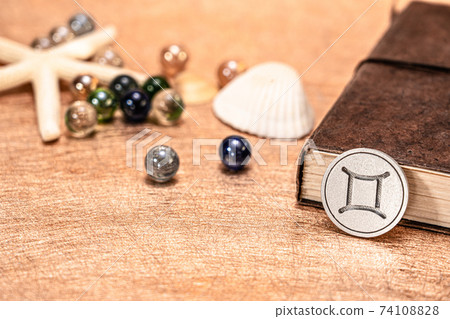 Horoscope Gemini 74108828