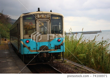 Train arriving at Shimonada Station in the rain (Ehime Prefecture) Vol.4 Train arriving at Shimonada Station in the rain (Ehime Prefecture) Vol.4 74108971