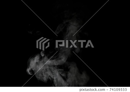蒸汽，蒸汽，蒸汽，黑色背景上採取的煙 74109333