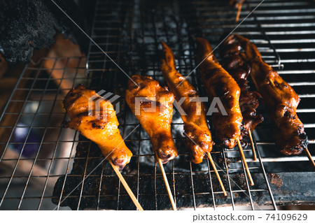 Chicken skewers grilled on the stove 74109629