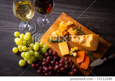 葡萄酒和奶酪 74112090