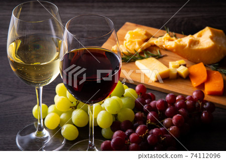葡萄酒和奶酪 74112096