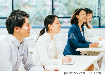 參加研討會的人 參加研討會的人 74113780