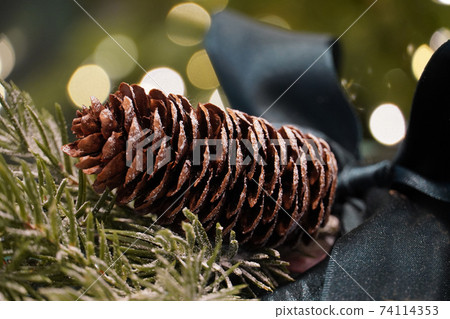 Close-up of pine cones on a Christmas tree 74114353