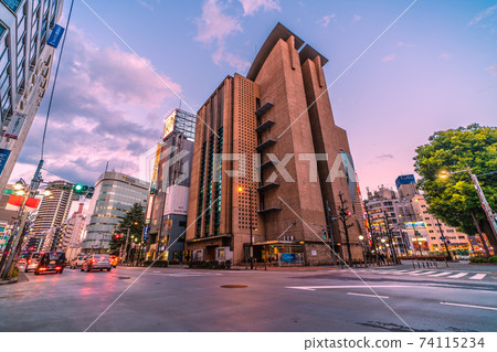 東京池袋（西池袋）和豐島區稅務局（東京都島聯合政府大樓）等城市景觀 74115234