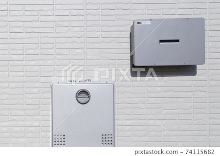 用於房屋中太陽能發電的功率調節器設備(PCS,熱水器) 用於房屋中太陽能發電的功率調節器設備(PCS,熱水器) 74115682