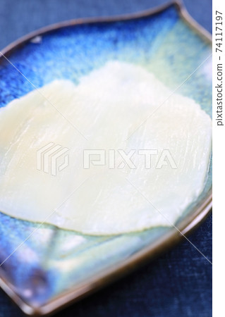 Delicious squid sashimi 74117197