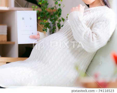Bonus Pregnant woman thinking 4: 3 Bonus Pregnant woman thinking 4: 3 74118523
