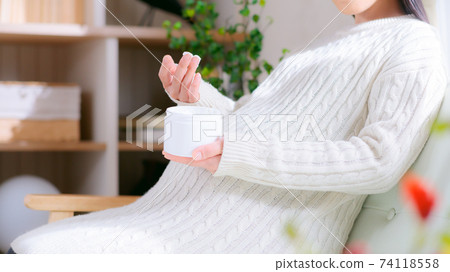 Pregnant woman cream skin care 16: 9 Pregnant woman cream skin care 16: 9 74118558