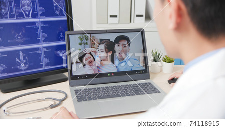 Telemedicine concept online 74118915
