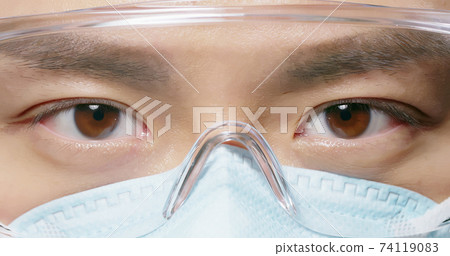 close up of male eye 74119083