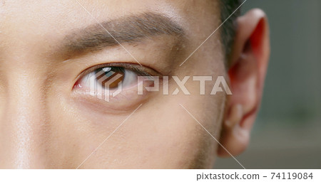 close up of male eye 74119084