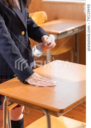 高中女生高中生消毒桌 高中女生高中生消毒桌 74119448