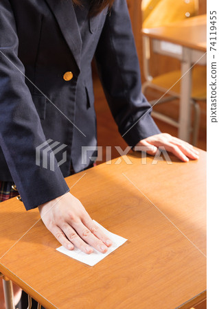 高中女生高中生消毒桌 高中女生高中生消毒桌 74119455