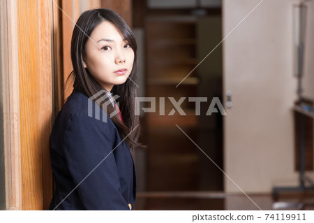 High school girls and high school students standing in the school corridor 74119911