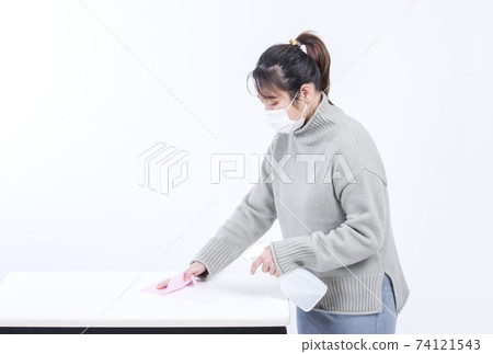 Women to disinfect Infectious disease prevention Alcohol disinfection image material 74121543