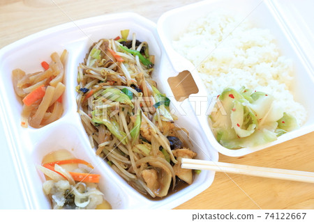 美味的炒肉和蔬菜，米飯，外賣 74122667