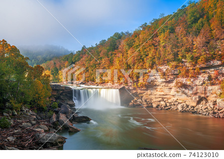 umberland Falls State Resort Park, Kentucky, USA 74123010