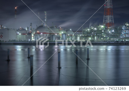 Yokkaichi Factory Night View, Mie Prefecture In front of Yokkaichi Dome 74123269