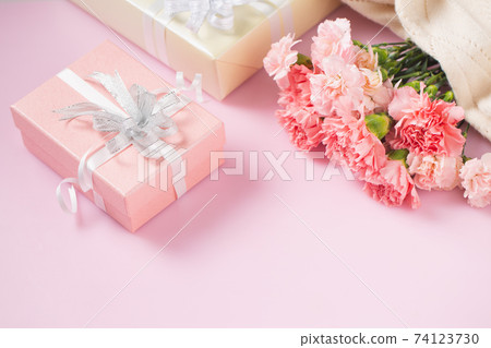 Gift box with carnation flowers Gift box with carnation flowers 74123730