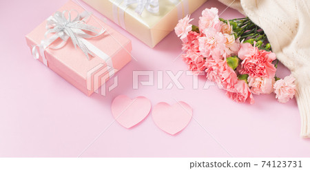 Gift box with carnation flowers Gift box with carnation flowers 74123731