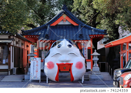 Welcome with a bright smile! Popular giant Otafuku and Kamoike Hie Shrine Welcome with a bright smile! Popular giant Otafuku and Kamoike Hie Shrine 74124359