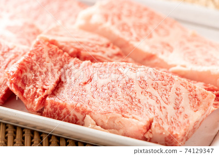 Beef (for grilled meat). A rare part "triangular rose" that is said to be advanced in the ribs. 74129347