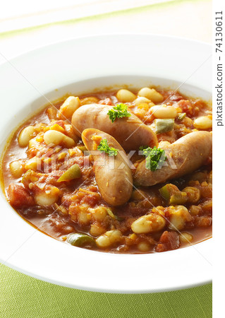Boiled white beans and sausages in tomato 12 74130611