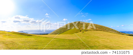 Onidake grass autumn leaves Goto archipelago Fukuejima panorama [Goto City, Nagasaki Prefecture] 74131075