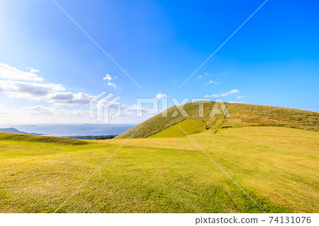 Onidake grass autumn leaves Goto archipelago Fukue Island [Goto City, Nagasaki Prefecture] 74131076
