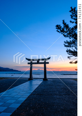 黎明時的大海（川原大池公園，從池之神社俯瞰島原） 74131451