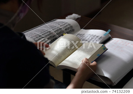 讀書的人 74132209