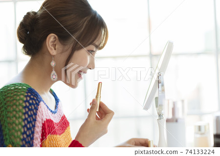 Female makeup beauty 74133224