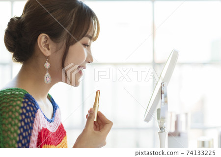 Female makeup beauty 74133225