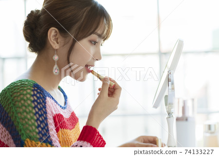 Female makeup beauty Female makeup beauty 74133227