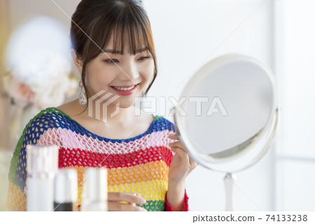 Female makeup beauty 74133238