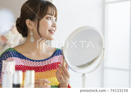 Female makeup beauty 74133239