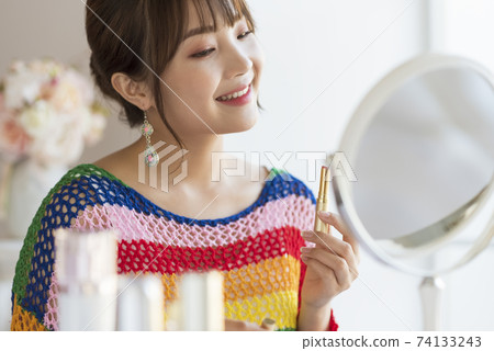 Female makeup beauty 74133243