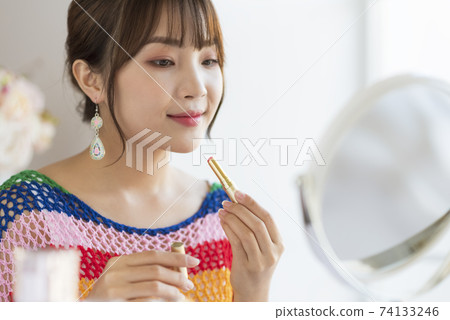 Female makeup beauty 74133246