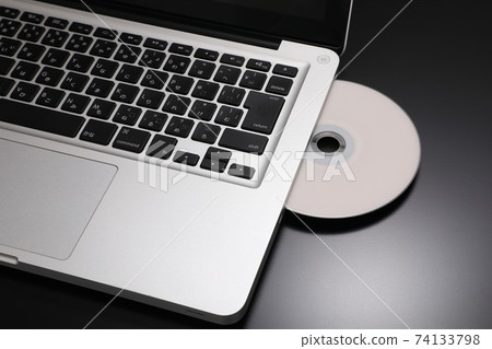 便攜式計算機和DVD 74133798