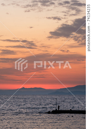 Sea of dawn 74134235