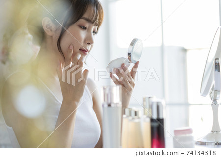Female beauty image 74134318