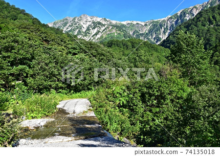 白馬山脈：從Sarukuwaso附近看到的一條從白馬山到科倫卡山的山脊 74135018