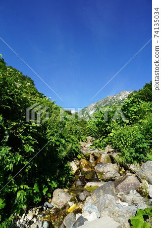 清水和白沼山沿山間小道流動 清水和白沼山沿山間小道流動 74135034