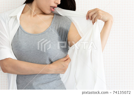 並排出汗 74135072