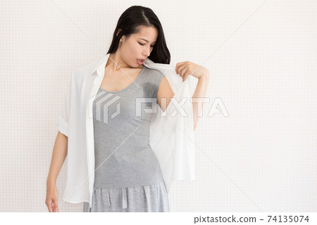 Sweating side by side 74135074