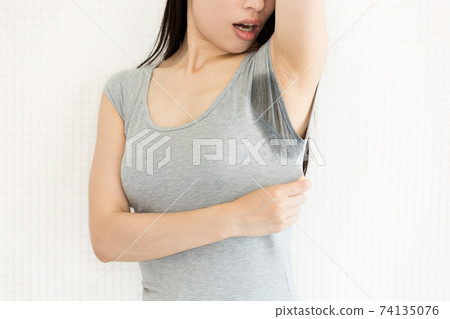 並排出汗 74135076